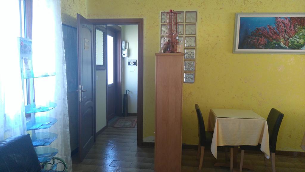 קרבוניה B&B Fantar House מראה חיצוני תמונה