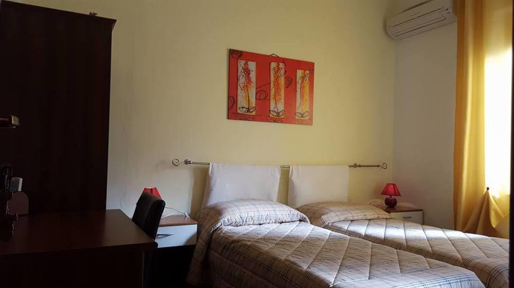 קרבוניה B&B Fantar House מראה חיצוני תמונה